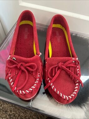Minnetonka Fringe Moccasins with Bow